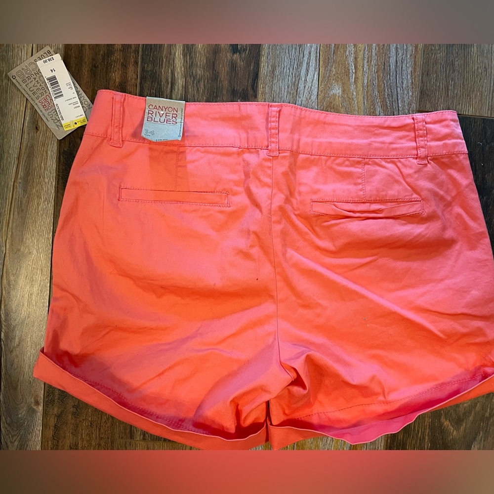 Shorts - Picture 2 of 5